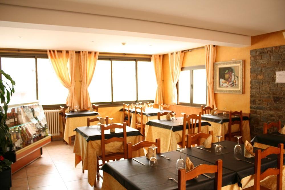 Hotel Sucara La Cortinada Екстериор снимка