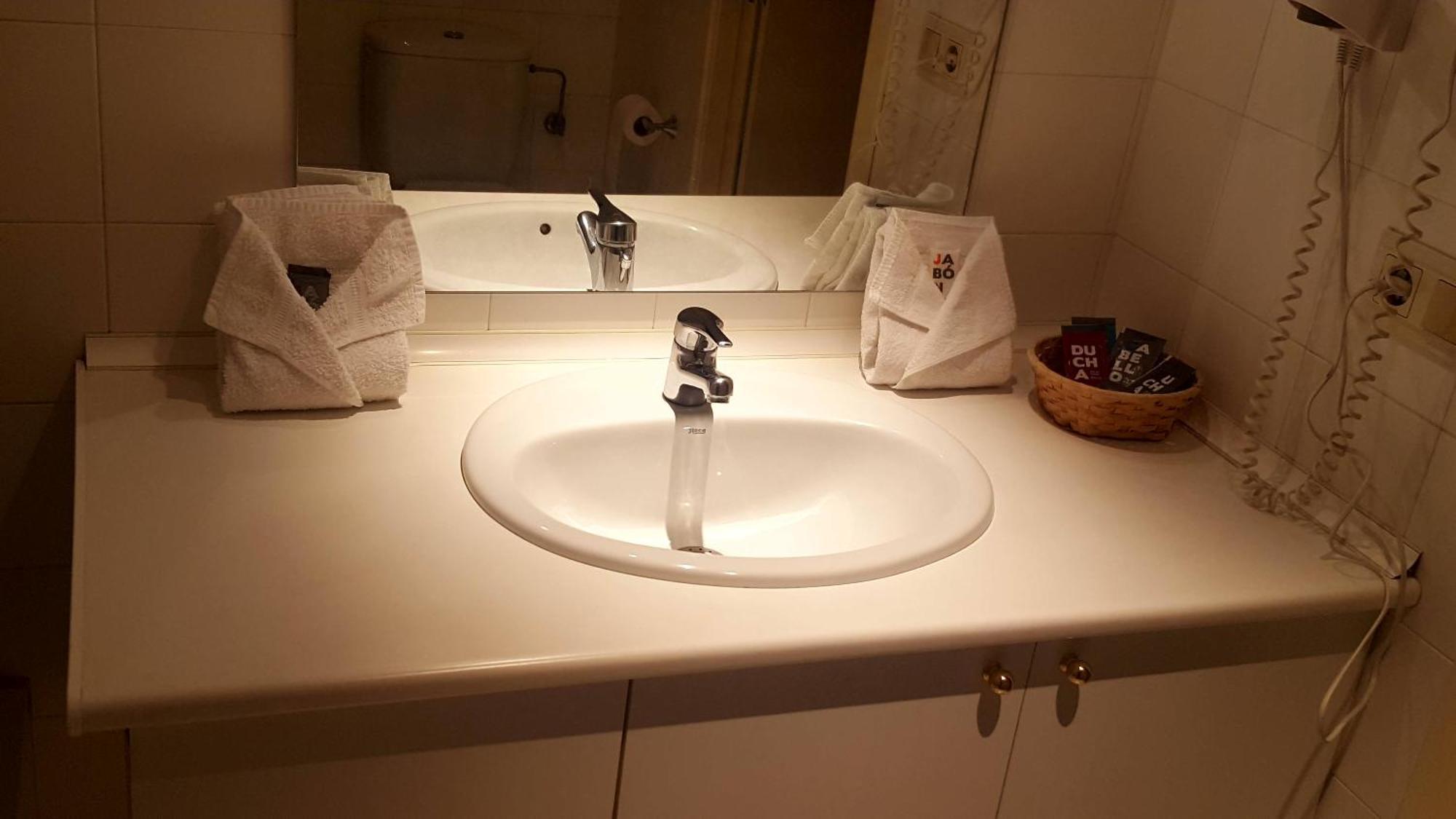 Hotel Sucara La Cortinada Екстериор снимка